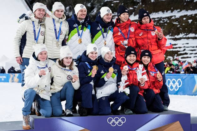Winter Olympics in Milan Cortina 2026 Val di Fiemme, Italy 20260210. Gold medalists Nika Vodan, Anze Lanisek, Nika Prevc and Domen Prevc from Slovenia (center), silver medalists Anna Odine Strom, Kristoffer Eriksen Sundal, Eirin Maria Kvandal and Marius Lindvik from Norway (left) and bronze medalists Nozomi Maruyama, Ryoyu Kobayashi, Sara Takanashi and Ren Nikaido from Japan (right) during the medal ceremony for the mixed team competition in Ski jumping, Skispringen, Ski, nordisch in Predazzo during the Milan Cortina 2026 Winter Olympics. Photo: Terje Pedersen NTB Val di Fiemme Italy EDITORIAL USE ONLY. RESTRICTED USE FOR BETTING COMPANIES Ref:_SPOYsu7b41ZkUY.jpg *** Winter Olympics in Milan Cortina 2026 Val di Fiemme, Italy 20260210 Gold medalists Nika Vodan, Anze Lanisek, Nika Prevc and Domen Prevc from Slovenia center , silver medalists Anna Odine Strom, Kristoffer Eriksen Sundal, Eirin Maria Kvandal and Marius Lindvik from Norway left and bronze medalists Nozomi Maruyama, Ryoyu Kobayashi, Sara Takanashi and Ren Nikaido from Japan right during the medal ceremony for the mixed team competition in ski jumping in Predazzo during the Milan Cortina 2026 Winter Olympics Photo Terje Pedersen NTB Val di Fiemme Italy EDITORIAL USE ONLY RESTRICTED USE FOR BETTING COMPANIES  Copyright: xTerjexPedersenx xNTBx