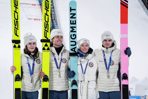 Vinter-OL i Milano Cortina 2026 Val di Fiemme, Italy 20260210. Silver medalists Eirin Maria Kvandal, Marius Lindvik, Anna Odine Strom and Kristoffer Eriksen Sundal receive the silver medal during the medal ceremony for the mixed team competition in Ski jumping, Skispringen, Ski, nordisch in Predazzo during the Winter Olympics in Milano Cortina 2026. Photo: Terje Pedersen NTB Val di Fiemme Italia EDITORIAL USE ONLY. RESTRICTED USE FOR BETTING COMPANIES Ref:_SPOO32PvaxnxxA.jpg *** Winter Olympics in Milano Cortina 2026 Val di Fiemme, Italy 20260210 Silver medalists Eirin Maria Kvandal, Marius Lindvik, Anna Odine Strom and Kristoffer Eriksen Sundal receive the silver medal during the medal ceremony for the mixed team competition in ski jumping in Predazzo during the Winter Olympics in Milano Cortina 2026 Photo Terje Pedersen NTB Val di Fiemme Italia EDITORIAL USE ONLY RESTRICTED USE FOR BETTING COMPANIES  Copyright: xTerjexPedersenx xNTBx