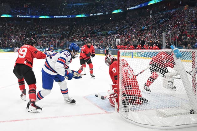 DESBIENS Ann-Renee (CAN) safe a goal during Ice hockey, Eishockey - CANADA vs USA, Olympic Winter games, Winterspiele,Spiele, Summer games Milano-Cortina 2026 in Milano, Italy, February 10 2026  Copyright: xFilippoxTomasi IPAxSportx xipa-agency.netx xx IPA_71238104 IPA_Agency_IPA71238104