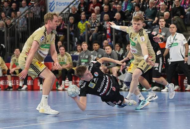 10.02.2026 - Handball - 1. Bundesliga DAIKIN HBL - Saison 2025 2026 - 20. Spieltag: HC Erlangen Metropolregion Nürnberg HCE - TSV Hannover-Burgdorf ( Die Recken ) - DaMa - xdaxmax - Marian Michalczik (22, TSV Hannover-Burgdorf ) Sander Andreassen Overjordet ( 8, HC Erlangen HCE ) Vilhelm Poulsen (9, TSV Hannover-Burgdorf )