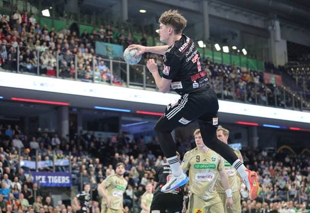 10.02.2026 - Handball - 1. Bundesliga DAIKIN HBL - Saison 2025 2026 - 20. Spieltag: HC Erlangen Metropolregion Nürnberg HCE - TSV Hannover-Burgdorf ( Die Recken ) - DaMa - xdaxmax - Yannik Bialowas (7, HC Erlangen HCE )