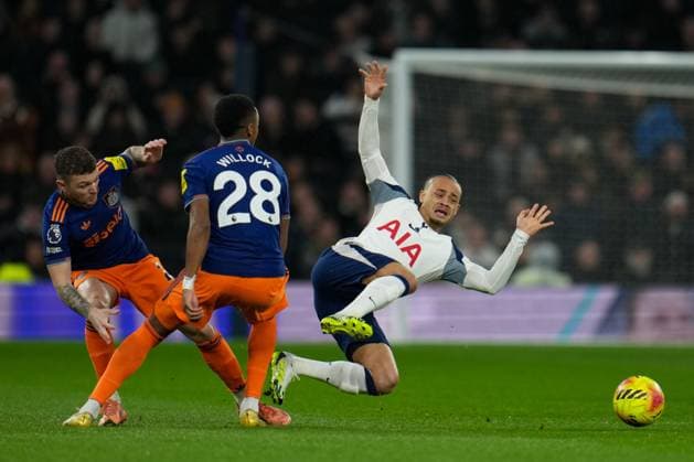 Xavi Simons of Tottenham Hotspur is brought down by Kieran Trippier of Newcastle United and Joe Willock of Newcastle United Tottenham Hotspur v Newcastle United, Premier League, Football, Tottenham Hotspur Stadium, London, UK - 10 Feb 2026London Tottenham Hotspur Stadium United Kingdom EDITORIAL USE ONLY No use with unauthorised audio, video, data, fixture lists, club league logos or live services. Online in-match use limited to 120 images, no video emulation. No use in betting, games or single club league player publications. Copyright: xJoexToth Shutterstockx 16537168r