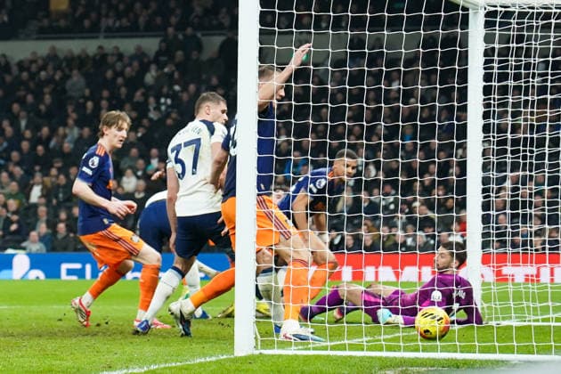 Tottenham Hotspur v Newcastle United, Premier League Malick Thiaw of Newcastle United scoring his goal to make it 0-1 during the Tottenham Hotspur v Newcastle United Premier League match at the Tottenham Hotspur Stadium, London, England on 10 February 2026 Credit: Dylan Hepworth Every Second Media Editorial use only. All images are copyright Every Second Media Limited. No images may be reproduced without prior permission. All rights reserved. Premier League and Football League images are subject to licensing agreements with Football DataCo Limited. see https: www.football-dataco.com Copyright: xIMAGO EveryxSecondxMediax ESM-1793-0038 DylanxHepworthx xEveryxSecondxMediax