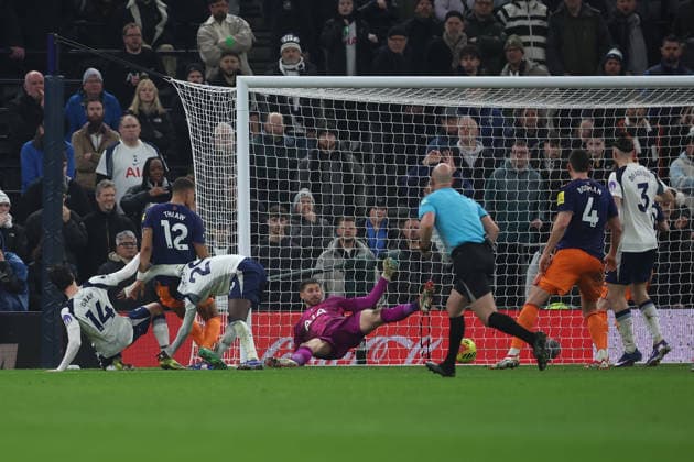 Tottenham Hotspur v Newcastle United, Premier League GOAL Newcastle United Defender Malick Thiaw (12) makes it 0-1 during the Premier League match between Tottenham Hotspur and Newcastle United at Tottenham Hotspur Stadium, London, UK on 10 February 2026. London Tottenham Hotspur Stadium London UK Editorial use only DataCo restrictions apply See www.football-dataco.com , Copyright: xChrisxFoxwellx PSI-23717-0024