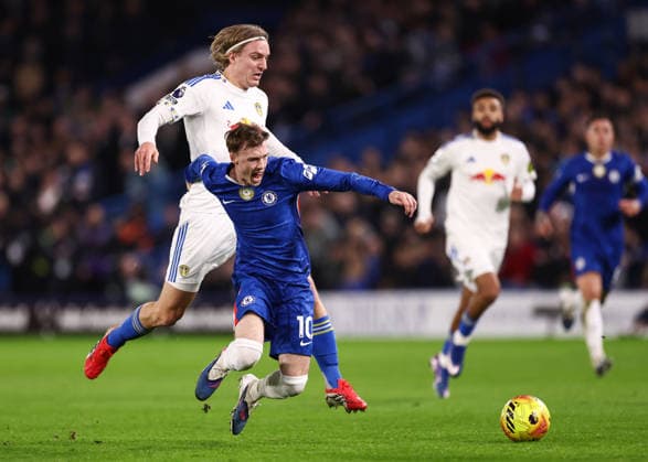 Chelsea v Leeds United 10 February 2026, London - Premier League Football - Chelsea v Leeds United - Sebastiaan Bornauw of Leeds United tackles Cole Palmer of Chelsea - Photo: Jacques Feeney Offside. London UK Copyright: xJacquesxFeeneyx xOffsidexOffside