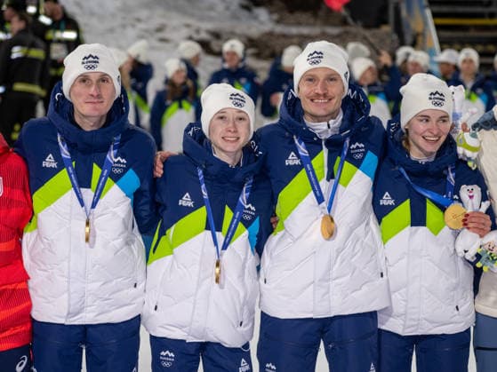 OLYMPICS - Winter Olympic Games, Olympische Spiele, Olympia, OS Milano Cortina 2026 VAL DI FIEMME,ITALY,10.FEB.26 - OLYMPICS, Ski jumping, Skispringen, Ski, nordisch - Winter Olympic Games Milano Cortina 2026, normal hill, mixed team. Image shows Domen Prevc, Nika Prevc, Anze Lanisek and Nika Vodan (SLO) with their medals.  GEPAxpictures xOliverxLerch