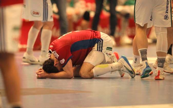 Foto : Enttäuschung nach dem Schlußpfiff bei den Spielern des HSV , hier liegt Elias KOFLER am Boden Handball Herren 1. Bundesliga am Di. 10.02.2026 HSV Handball - SC DHFK Leipzig