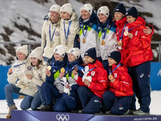 OLYMPICS - Winter Olympic Games, Olympische Spiele, Olympia, OS Milano Cortina 2026 VAL DI FIEMME,ITALY,10.FEB.26 - OLYMPICS, Ski jumping, Skispringen, Ski, nordisch - Winter Olympic Games Milano Cortina 2026, normal hill, mixed team. Image shows the podium with the teams of Norway, Slovenia and Japan and their medals.  GEPAxpictures xOliverxLerch