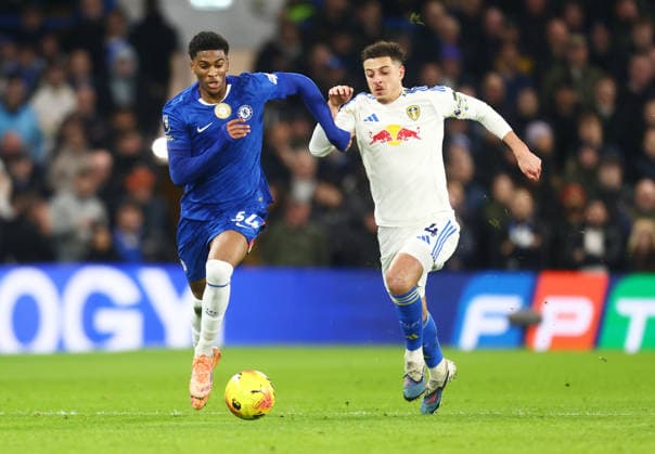 Chelsea v Leeds United, English Premier League, Stamford Bridge, London, UK - 10 02 2026 Josh Acheampong of Chelsea is chased by Ethan Ampadu of Leeds United during the Premier League game at Stamford Bridge London Stamford Bridge London GBR, UK NEWSPAPERS OUT Copyright: xMarkxGreenwoodx