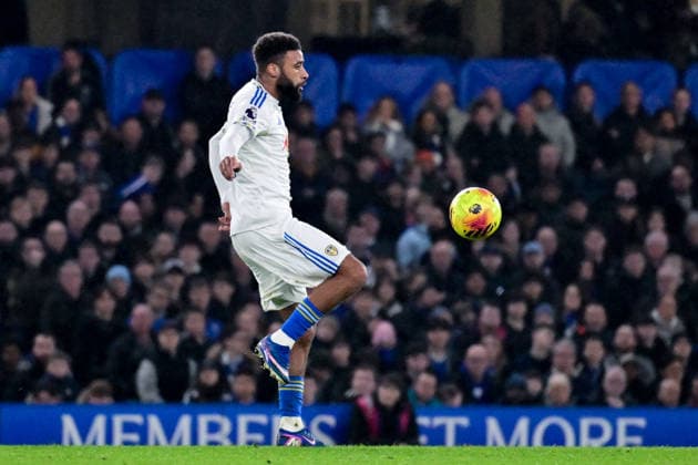 Chelsea v Leeds United, Premier League Leeds United defender Jayden Bogle (2) Controls the ball during the Premier League match between Chelsea and Leeds United at Stamford Bridge, London, UK on 10 February 2026. London Stamford Bridge Greater London UK Editorial use only DataCo restrictions apply See www.football-dataco.com , Copyright: xDennisxGoodwinx PSI-23726-0039
