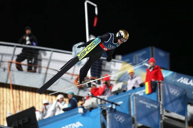 Olympische Winterspiele, Olympia, Skispringen, Mixed Team, Normalschanze, Val di Fiemme, Predazzo, Olympiaschanze REISCH Agnes (GER) im Flug, Flugfoto, Sprung, Vorlage, Flugphase *** Olympic Winter Games, Olympics, ski jumping, mixed team, normal hill, Val di Fiemme, Predazzo, Olympic ski jump REISCH Agnes GER in flight, flight photo, jump, template, flight phase