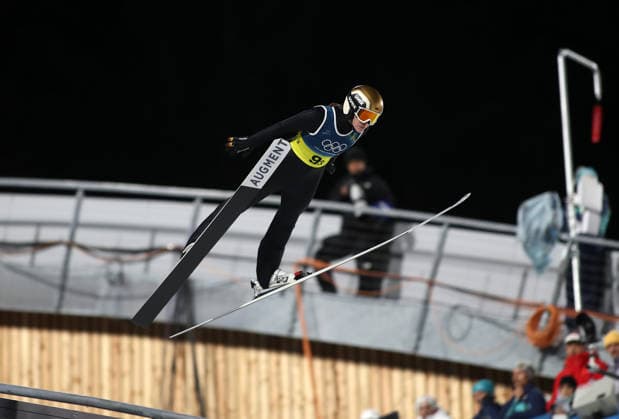 Olympische Winterspiele, Olympia, Skispringen, Mixed Team, Normalschanze, Val di Fiemme, Predazzo, Olympiaschanze FREITAG Selina (GER) im Flug, Flugfoto, Sprung, Vorlage, Flugphase *** Olympic Winter Games, Olympics, ski jumping, mixed team, normal hill, Val di Fiemme, Predazzo, Olympic hill FREITAG Selina GER in flight, flight photo, jump, presentation, flight phase