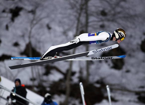 Olympische Winterspiele, Olympia, Skispringen, Mixed Team, Normalschanze, Val di Fiemme, Predazzo, Olympiaschanze PREVC Domen (SLO) im Flug, Flugfoto, Sprung, Vorlage, Flugphase *** Olympic Winter Games, Olympics, ski jumping, mixed team, normal hill, Val di Fiemme, Predazzo, Olympic ski jump PREVC Domen SLO in flight, flight photo, jump, template, flight phase
