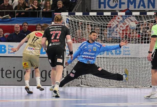 10.02.2026 - Handball - 1. Bundesliga DAIKIN HBL - Saison 2025 2026 - 20. Spieltag: HC Erlangen Metropolregion Nürnberg HCE - TSV Hannover-Burgdorf ( Die Recken ) - DaMa - xdaxmax - August Baskar Pedersen (17, TSV Hannover-Burgdorf ) Khalifa Ghedbane (96, HC Erlangen HCE )