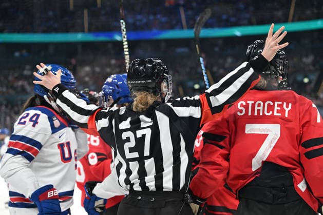 GIOCHI OLIMPICI - Olimpiadi Invernali Milano-Cortina 2026 - Ice hockey, Eishockey - CANADA vs USA Refeere stops the fight during Ice Hockey - CANADA vs USA, Olympic Winter games, Winterspiele,Spiele, Summer games Milano-Cortina 2026 in Milano, Italy, February 10 2026 Cortina D Ampezzo Italy  Copyright: xIPAxSport ABACAx