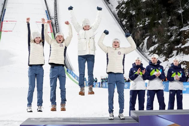 Winter Olympics in Milan Cortina 2026 Predazzo, Italy 20260210. Anna Odine Strom, Kristoffer Eriksen Sundal, Eirin Maria Kvandal and Marius Lindvik with silver during the mixed team competition in Ski jumping, Skispringen, Ski, nordisch during the Winter Olympics in Milani Cortina 2026. Photo: Terje Pedersen NTB Predazzo Italy EDITORIAL USE ONLY. RESTRICTED USE FOR BETTING COMPANIES Ref:_SPO7rRmcNuiTho.jpg *** Winter Olympics in Milan Cortina 2026 Predazzo, Italy 20260210 Anna Odine Strom, Kristoffer Eriksen Sundal, Eirin Maria Kvandal and Marius Lindvik with silver during the mixed team competition in ski jumping during the Winter Olympics in Milan Cortina 2026 Photo Terje Pedersen NTB Predazzo Italy EDITORIAL USE ONLY RESTRICTED USE FOR BETTING COMPANIES  Copyright: xTerjexPedersenx xNTBx