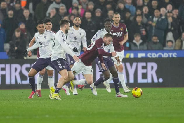 West Ham United v Manchester United, ManU Premier League West Ham United forward Jarrod Bowen (20) runs with the ball during the Premier League match between West Ham United and Manchester United at the London Stadium, London, UK on 10 February 2026. London London Stadium UK Editorial use only DataCo restrictions apply See www.football-dataco.com , Copyright: xStephenxFlynnx PSI-23718-0065
