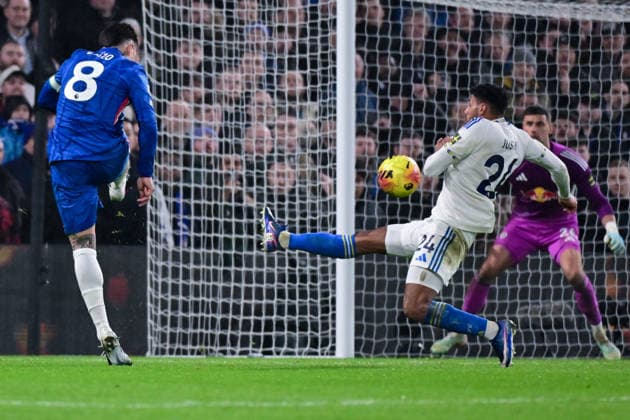 Chelsea v Leeds United, Premier League Chelsea midfielder Enzo Fernandez (8) takes a shot at goal under pressure from Leeds United defender Jayden Bogle (2) during the Premier League match between Chelsea and Leeds United at Stamford Bridge, London, UK on 10 February 2026. London Stamford Bridge Greater London UK Editorial use only DataCo restrictions apply See www.football-dataco.com , Copyright: xDennisxGoodwinx PSI-23726-0051