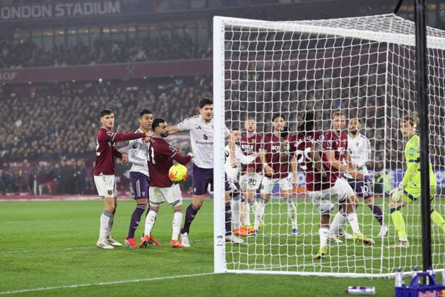West Ham v Man Utd 10 February 2026, London - Premier League Football - West Ham United v Manchester United, ManU - Players watch as Aaron Wan-Bissaka of West Ham United clears the ball off the line - Photo: Charlotte Wilson Offside. London UK Copyright: xCharlottexWilsonx xOffsidexOffside