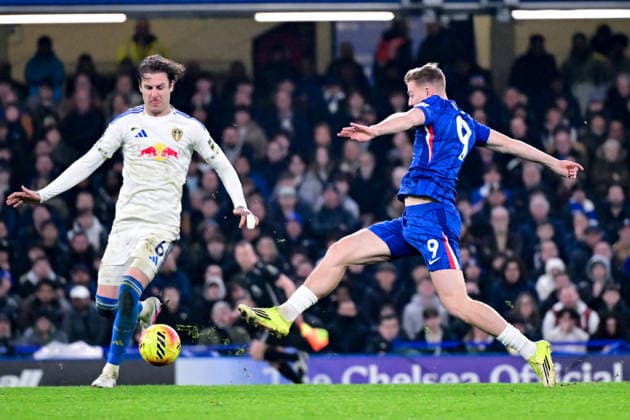 Chelsea v Leeds United, Premier League Leeds United defender Joe Rodon (6) battles for possession with Chelsea forward Liam Delap (9) during the Premier League match between Chelsea and Leeds United at Stamford Bridge, London, UK on 10 February 2026. London Stamford Bridge Greater London UK Editorial use only DataCo restrictions apply See www.football-dataco.com , Copyright: xDennisxGoodwinx PSI-23726-0058