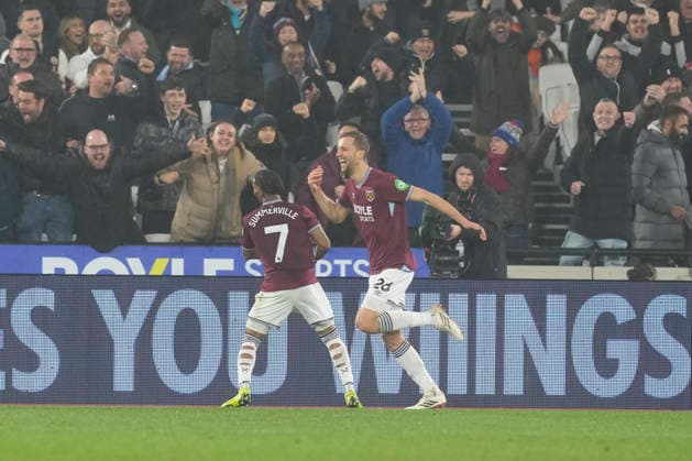 West Ham United v Manchester United, ManU Premier League GOAL 1-0 West Ham United midfielder Tomas Soucek (28) celebrates the opening goal in during the Premier League match between West Ham United and Manchester United at the London Stadium, London, UK on 10 February 2026. London London Stadium UK Editorial use only DataCo restrictions apply See www.football-dataco.com , Copyright: xStephenxFlynnx PSI-23718-0073