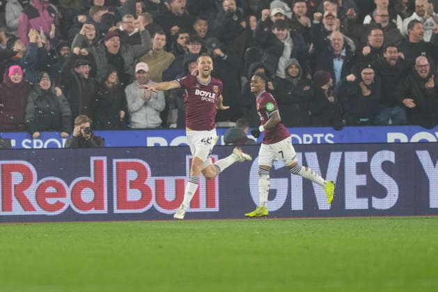 West Ham United v Manchester United, ManU Premier League GOAL 1-0 West Ham United midfielder Tomas Soucek (28) celebrates the opening goal in during the Premier League match between West Ham United and Manchester United at the London Stadium, London, UK on 10 February 2026. London London Stadium UK Editorial use only DataCo restrictions apply See www.football-dataco.com , Copyright: xStephenxFlynnx PSI-23718-0074