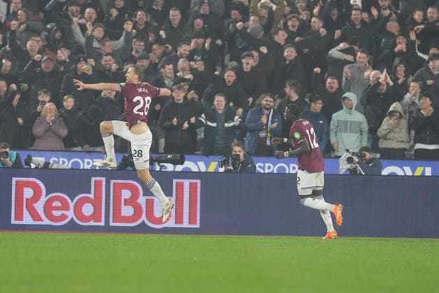West Ham United v Manchester United, ManU Premier League GOAL 1-0 West Ham United midfielder Tomas Soucek (28) celebrates the opening goal in during the Premier League match between West Ham United and Manchester United at the London Stadium, London, UK on 10 February 2026. London London Stadium UK Editorial use only DataCo restrictions apply See www.football-dataco.com , Copyright: xStephenxFlynnx PSI-23718-0076