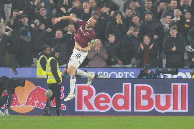 West Ham United v Manchester United, ManU Premier League GOAL 1-0 West Ham United midfielder Tomas Soucek (28) celebrates the opening goal in during the Premier League match between West Ham United and Manchester United at the London Stadium, London, UK on 10 February 2026. London London Stadium UK Editorial use only DataCo restrictions apply See www.football-dataco.com , Copyright: xStephenxFlynnx PSI-23718-0077