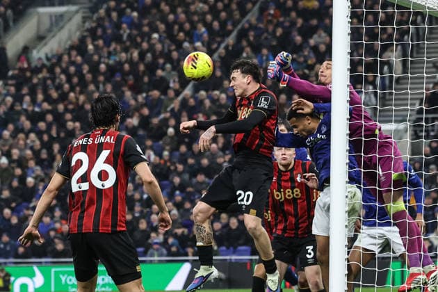 Premier League Everton v Bournemouth Bournemouth goalkeeper Djordje Petrovic punches the ball clear of his defensive area during the Premier League match Everton vs Bournemouth at Hill Dickinson Stadium, Liverpool, United Kingdom on 10 February 2026 (Photo by Alfie Cosgrove News Images) Liverpool Hill Dickinson Stadium Merseyside United Kingdom Copyright: xAlfiexCosgrove NewsxImagesx