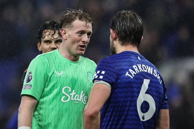 Premier League Everton v Bournemouth Everton goalkeeper Jordan Pickford speaks to James Tarkowski of Everton during the Premier League match Everton vs Bournemouth at Hill Dickinson Stadium, Liverpool, United Kingdom on 10 February 2026 (Photo by Alfie Cosgrove News Images) Liverpool Hill Dickinson Stadium Merseyside United Kingdom Copyright: xAlfiexCosgrove NewsxImagesx