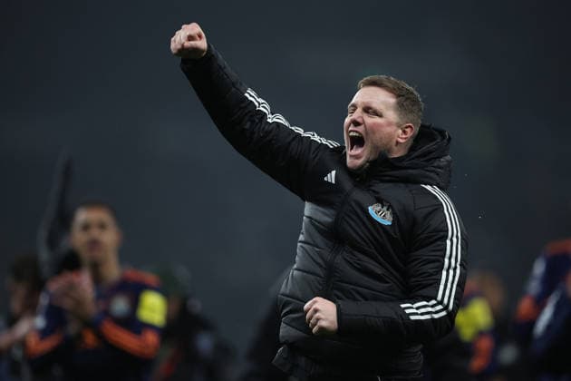 Tottenham Hotspur v Newcastle United, Premier League Newcastle United Manager Eddie Howe CELEBRATION as he acknowledges the Fans during the Premier League match between Tottenham Hotspur and Newcastle United at Tottenham Hotspur Stadium, London, UK on 10 February 2026. London Tottenham Hotspur Stadium London UK Editorial use only DataCo restrictions apply See www.football-dataco.com , Copyright: xChrisxFoxwellx PSI-23717-0048