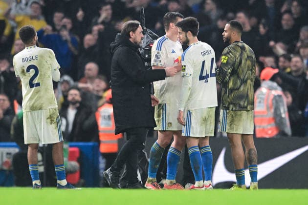 Chelsea v Leeds United, Premier League Leeds United manager Daniel Farke with Leeds United midfielder Ilia Gruev (44) during the Premier League match between Chelsea and Leeds United at Stamford Bridge, London, UK on 10 February 2026. London Stamford Bridge Greater London UK Editorial use only DataCo restrictions apply See www.football-dataco.com , Copyright: xDennisxGoodwinx PSI-23726-0062
