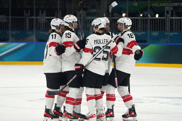 Milano Cortina, 2026 , Winter Olympic Games, Olympische Spiele, Olympia, OS Olympische Winter-Olympische spiele 2026 , Eishockey Frauen, Women s Preliminary Round Kanada vs USA Finnland-Schweiz, Finland-Switzerland Ice hockey, Eishockey Arena Rho Milano, Switzerland Schweiz, jubeln Photocopyright Gladys Chai von der Laage *** Milano Cortina, 2026 , Winter Olympic Games, Winter Olympic Games 2026 , Ice Hockey Women, Women s Preliminary Round Canada vs USA Finland Switzerland, Finland Switzerland Ice Hockey Arena Rho Milano, Switzerland Switzerland, cheer Photocopyright Gladys Chai von der Laage