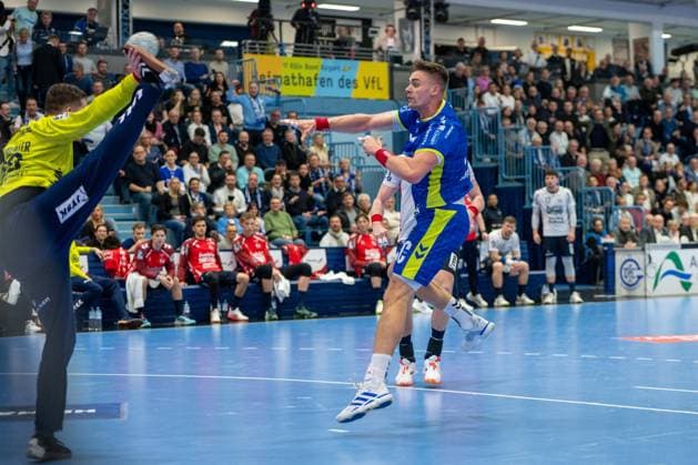 Kevin Moller, Torwart (SG Flensburg-Handewitt 20), Å tÄ›pan Zeman, Kreislaeufer, (VfL Gummersbach 66), VfL Gummersbach vs. SG Flensburg-Handewitt, Daikin Handball Bundesliga, Herren , 20. Spieltag, 10.02.2026 Gummersbach NRW Deutschland