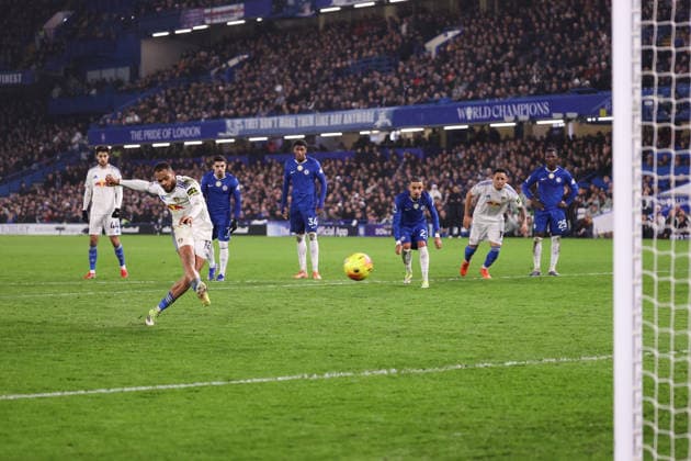 Chelsea v Leeds United 10 February 2026, London - Premier League Football - Chelsea v Leeds United - Lukas Nmecha of Leeds United scores their first goal from the penalty spot - Photo: Jacques Feeney Offside. London UK Copyright: xJacquesxFeeneyx xOffsidexOffside