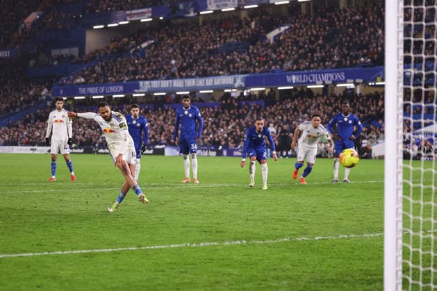 Chelsea v Leeds United 10 February 2026, London - Premier League Football - Chelsea v Leeds United - Lukas Nmecha of Leeds United scores their first goal from the penalty spot - Photo: Jacques Feeney Offside. London UK Copyright: xJacquesxFeeneyx xOffsidexOffside