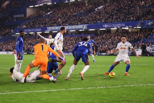 Chelsea v Leeds United 10 February 2026, London - Premier League Football - Chelsea v Leeds United - Chelsea goalkeeper Robert Sanchez, Malo Gusto of Chelsea and Josh Acheampong of Chelsea are involved in a mix up in the box leading to Noah Okafor of Leeds United scoring their second goal - Photo: Jacques Feeney Offside. London UK Copyright: xJacquesxFeeneyx xOffsidexOffside