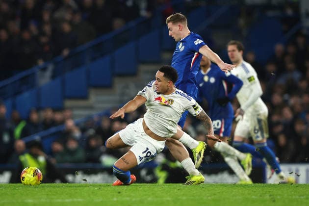 10th February 2026; Stamford Bridge, Chelsea, London, England: Premier League Football, Chelsea versus Leeds United; Liam Delap of Chelsea tackles Noah Okafor of Leeds United  IanxStephen Content restricted for UK based newspaper