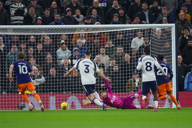 Tottenham Hotspur v Newcastle United, Premier League CHANCE Newcastle United Midfielder Joe Willock (28) (Not In the Picture) shoots towards goal during the Premier League match between Tottenham Hotspur and Newcastle United at Tottenham Hotspur Stadium, London, UK on 10 February 2026. London Tottenham Hotspur Stadium London UK Editorial use only DataCo restrictions apply See www.football-dataco.com , Copyright: xChrisxFoxwellx PSI-23717-0060