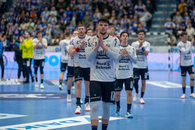 Die Spieler nach der Niederlagen im Gummersbach; VfL Gummersbach vs. SG Flensburg-Handewitt, Daikin Handball Bundesliga, Herren , 20. Spieltag, 10.02.2026 Gummersbach NRW Deutschland