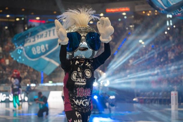 Handball I Herren I Saison 2025-2026 I Bundesliga I 20. Spieltag I TVB Stuttgart - ThSV Eisenach I 10.02.2026 Johnny Blue (Maskottchen, TVB Stuttgart) im Sondertrikot zu Fasching Stuttgart Porsche Arena Baden-Württemberg Deutschland Copyright: xLobeca MaxxPetershansx
