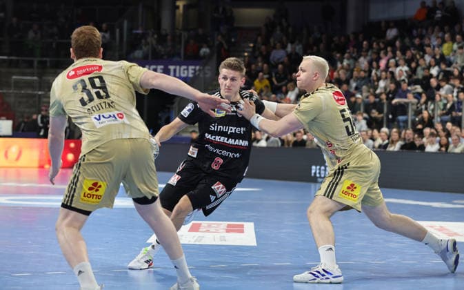 10.02.2026 - Handball - 1. Bundesliga DAIKIN HBL - Saison 2025 2026 - 20. Spieltag: HC Erlangen Metropolregion Nürnberg HCE - TSV Hannover-Burgdorf ( Die Recken ) - DaMa - xdaxmax - Lukas Stutzke (39, TSV Hannover-Burgdorf ) Sander Andreassen Overjordet ( 8, HC Erlangen HCE ) Justus Fischer (54, TSV Hannover-Burgdorf )