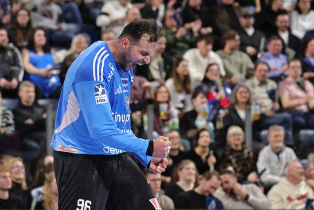 10.02.2026 - Handball - 1. Bundesliga DAIKIN HBL - Saison 2025 2026 - 20. Spieltag: HC Erlangen Metropolregion Nürnberg HCE - TSV Hannover-Burgdorf ( Die Recken ) - DaMa - xdaxmax - Khalifa Ghedbane (96, HC Erlangen HCE ) ballt Faust Fäuste