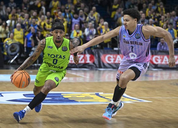 Alba Berlin v TOFAS - Basketball Champions League BERLIN, GERMANY - FEBRUARY 10: Jordan Floyd (0) of TOFAS in action during the Basketball Champions League Round of 16 Group J fourth match between Alba Berlin and TOFAS at Uber Arena in Berlin, Germany on February 10, 2026. Halil Sagirkaya Anadolu Berlin Germany. Editorial use only. Please get in touch for any other usage.  Copyright: x2026xAnadoluxHalilxSagirkayax
