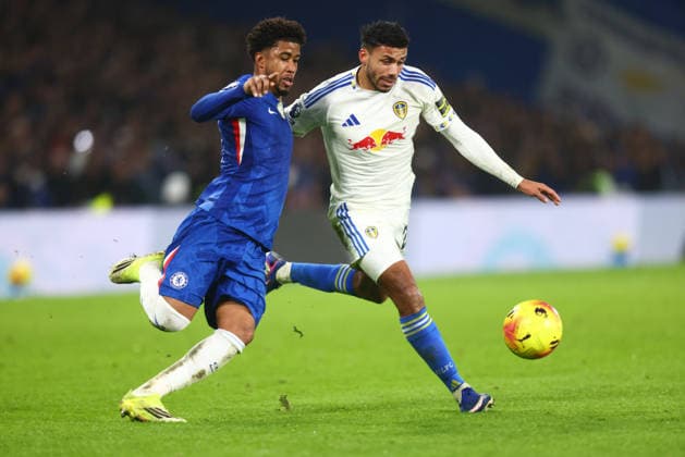 Chelsea v Leeds United, English Premier League, Stamford Bridge, London, UK - 10 02 2026 Andrey Santos of Chelsea and Ethan Ampadu of Leeds United challenge for the ball during the Premier League game at Stamford Bridge London Stamford Bridge London GBR, UK NEWSPAPERS OUT Copyright: xMarkxGreenwoodx