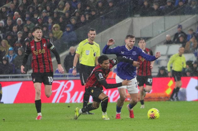 Everton v Bournemouth, Premier League Amine Adli of AFC Bournemouth and Kiernan Dewsbury-Hall of Everton during the Premier League match between Everton and Bournemouth at Hill Dickinson Stadium, Liverpool, UK on 10 February 2026. Liverpool Hill Dickinson Stadium Merseyside UK Editorial use only DataCo restrictions apply See www.football-dataco.com , Copyright: xAlunxRobertsx PSI-23724-0038