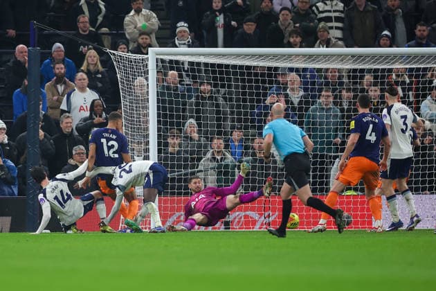 Tottenham Hotspur v Newcastle United, Premier League GOAL Newcastle United Defender Malick Thiaw (12) makes it 0-1 during the Premier League match between Tottenham Hotspur and Newcastle United at Tottenham Hotspur Stadium, London, UK on 10 February 2026. London Tottenham Hotspur Stadium London UK Editorial use only DataCo restrictions apply See www.football-dataco.com , Copyright: xChrisxFoxwellx PSI-23717-0097