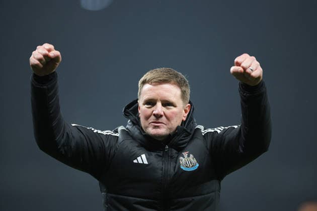 Tottenham Hotspur v Newcastle United, Premier League Newcastle United Manager Eddie Howe acknowledges the Fans during the Premier League match between Tottenham Hotspur and Newcastle United at Tottenham Hotspur Stadium, London, UK on 10 February 2026. London Tottenham Hotspur Stadium London UK Editorial use only DataCo restrictions apply See www.football-dataco.com , Copyright: xChrisxFoxwellx PSI-23717-0113