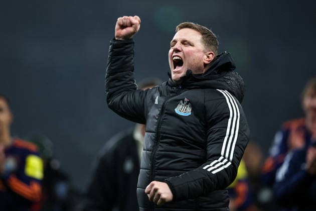 Tottenham Hotspur v Newcastle United, Premier League Newcastle United Manager Eddie Howe acknowledges the Fans during the Premier League match between Tottenham Hotspur and Newcastle United at Tottenham Hotspur Stadium, London, UK on 10 February 2026. London Tottenham Hotspur Stadium London UK Editorial use only DataCo restrictions apply See www.football-dataco.com , Copyright: xChrisxFoxwellx PSI-23717-0116