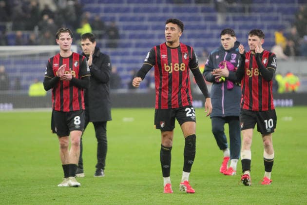 Everton v Bournemouth, Premier League AFC Bournemouth players applauds the fans during the Premier League match between Everton and Bournemouth at Hill Dickinson Stadium, Liverpool, UK on 10 February 2026. Liverpool Hill Dickinson Stadium Merseyside UK Editorial use only DataCo restrictions apply See www.football-dataco.com , Copyright: xAlunxRobertsx PSI-23724-0085